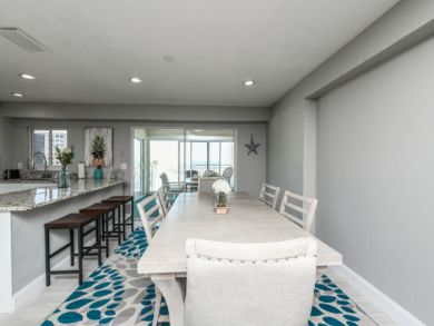 Siesta Key Modern, Updated Vacation Condo Three Pools Beach
